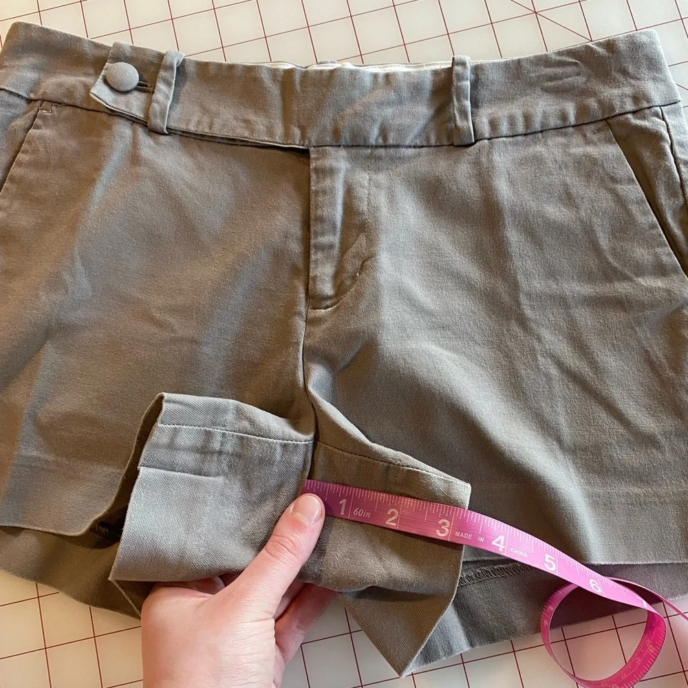 Banana Republic tan beige size 2 petite 2p bermuda casual summer shorts